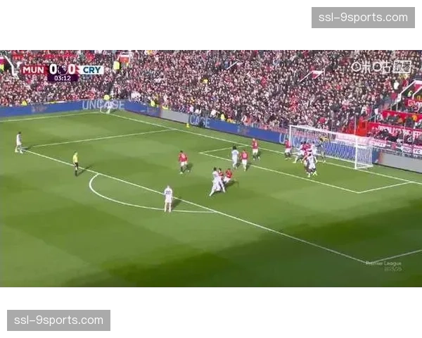 曼联拉克鲁瓦红点套餐 法国中卫防守动作冒失成转折